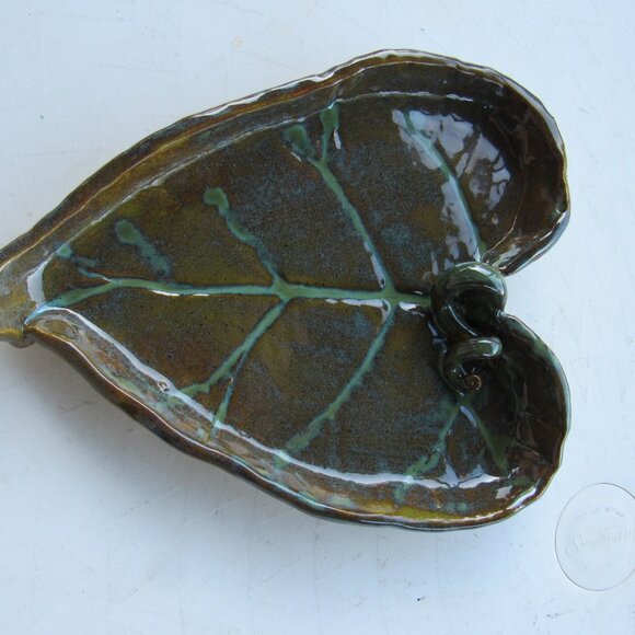 Handmade Large Pottery Leaf Tray - Picture 2 of 5